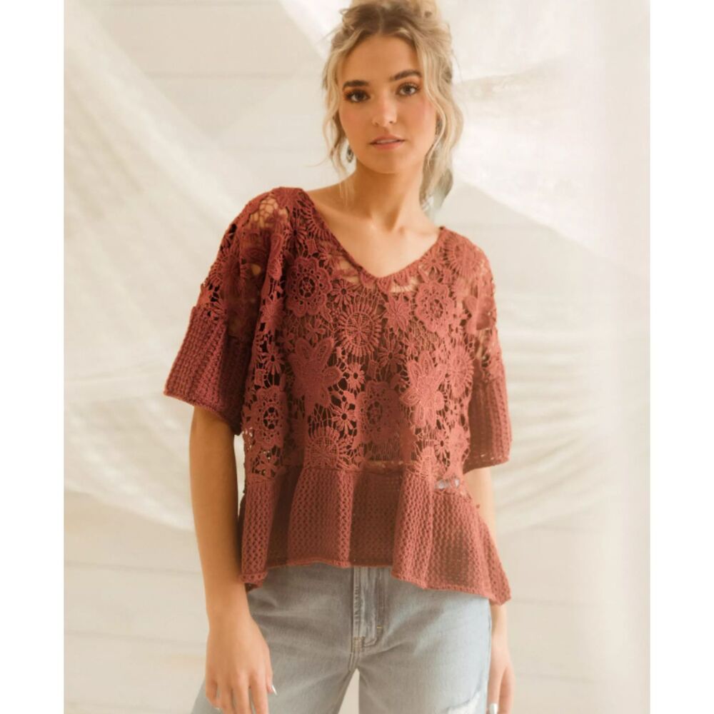 NWT Gimmicks by BKE Buckle Crochet Floral Peplum Layering Sweater Boho Size L